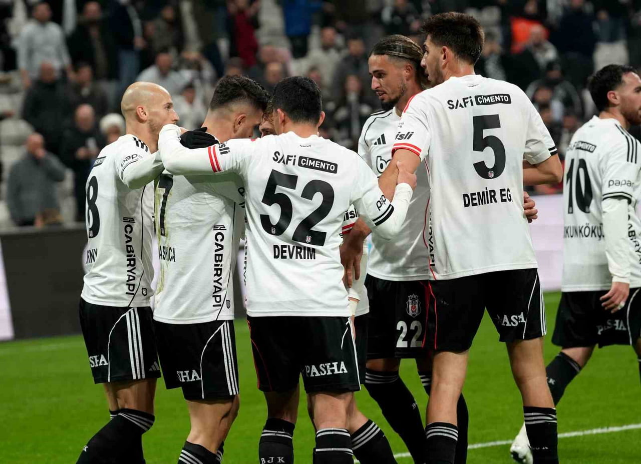 BEŞİKTAŞ, ÇAYKUR RİZESPOR’U MAĞLUP EDEREK 2 MAÇ SONRA 3 PUAN SEVİNCİ YAŞADI.