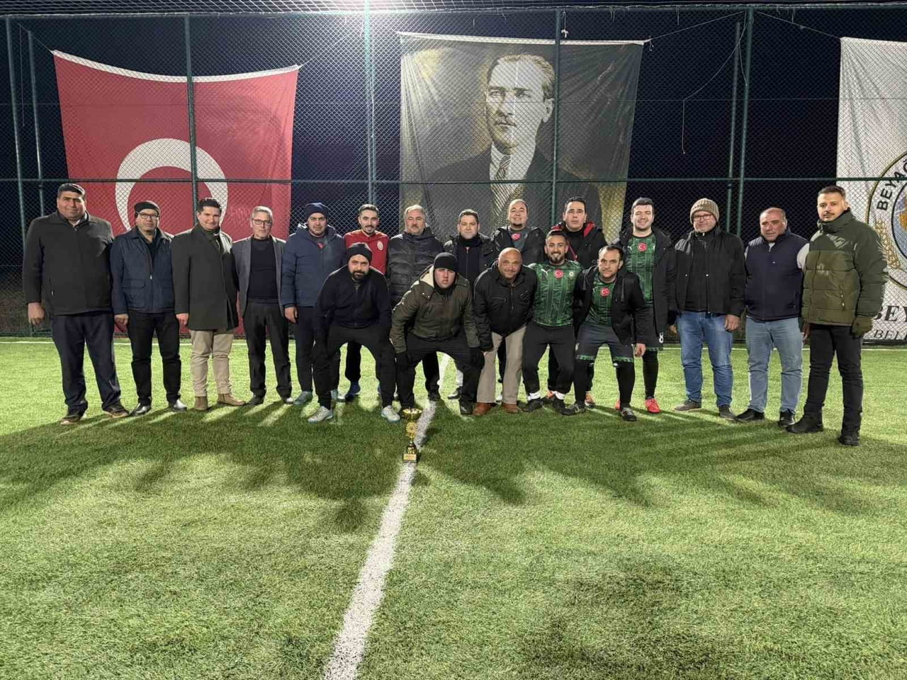 BEYAĞAÇ BELEDİYESİ TARAFINDAN DÜZLENEN  KURUMALAR VE MAHALLER ARASI HALI SAHA FUTBOL TURNUVASININ...