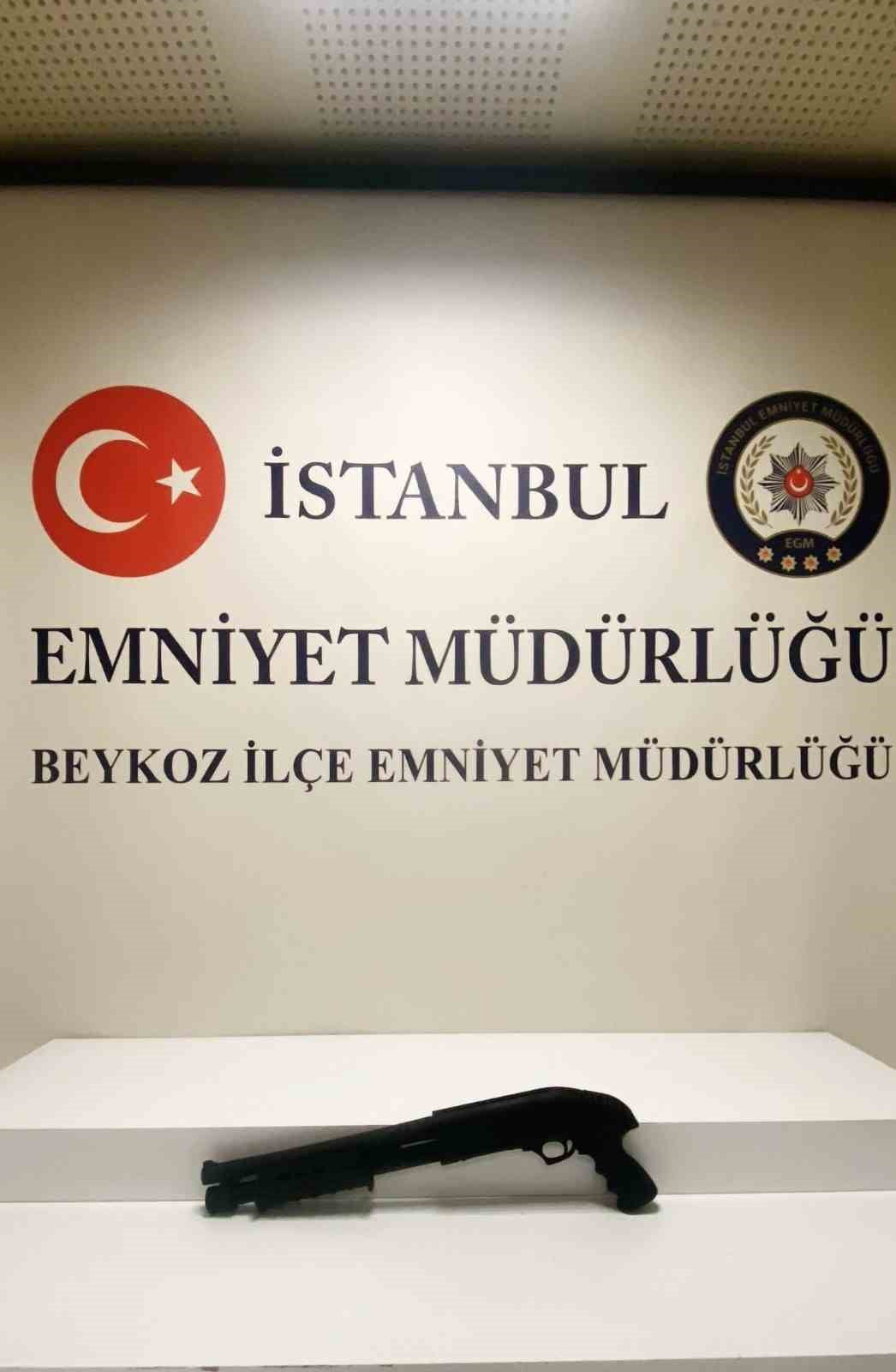 BEYKOZ'DA POMPALI TÜFEKLE HAVAYA ATEŞ AÇAN İ.Ü. (21) İSİMLİ ŞAHIS YAKALANARAK ADLİ MAKAMLARA SEVK...