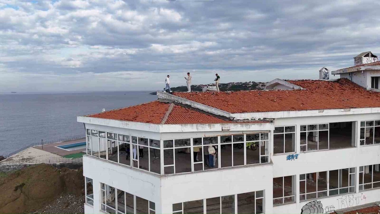 BEYKOZ RİVA’DA DENİZ MANZARASIYLA DİKKAT ÇEKEN, TÜRKÇE ANLAMI "EFSANE" OLAN LEGEND OTEL, YILLARDIR...