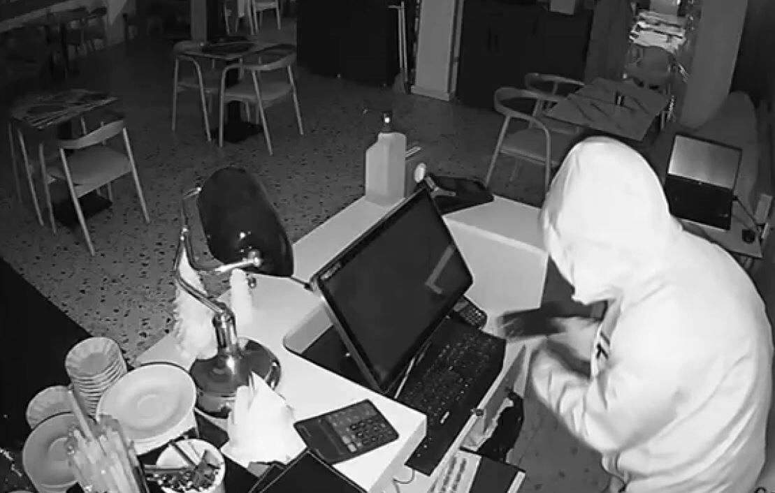 BEYLİKDÜZÜ’NDE AYNI GÜN 3 İŞYERİNDEN TOPLAM 51 BİN 500 TL ÇALAN HIRSIZLAR POLİS EKİPLERİ...