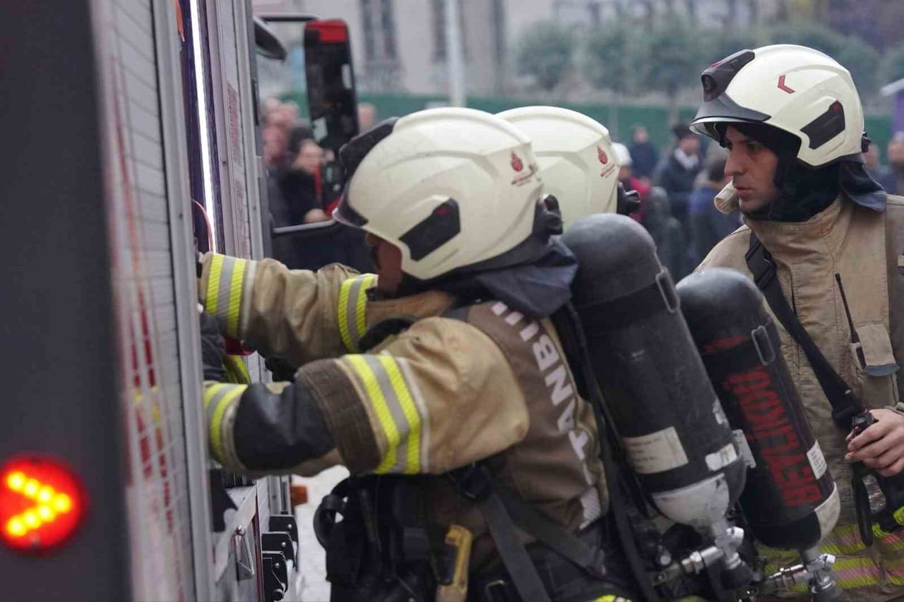 BEYOĞLU'NDA TARİHİ 6. DAİRE'DE DEPREM TATBİKATI YAPILDI