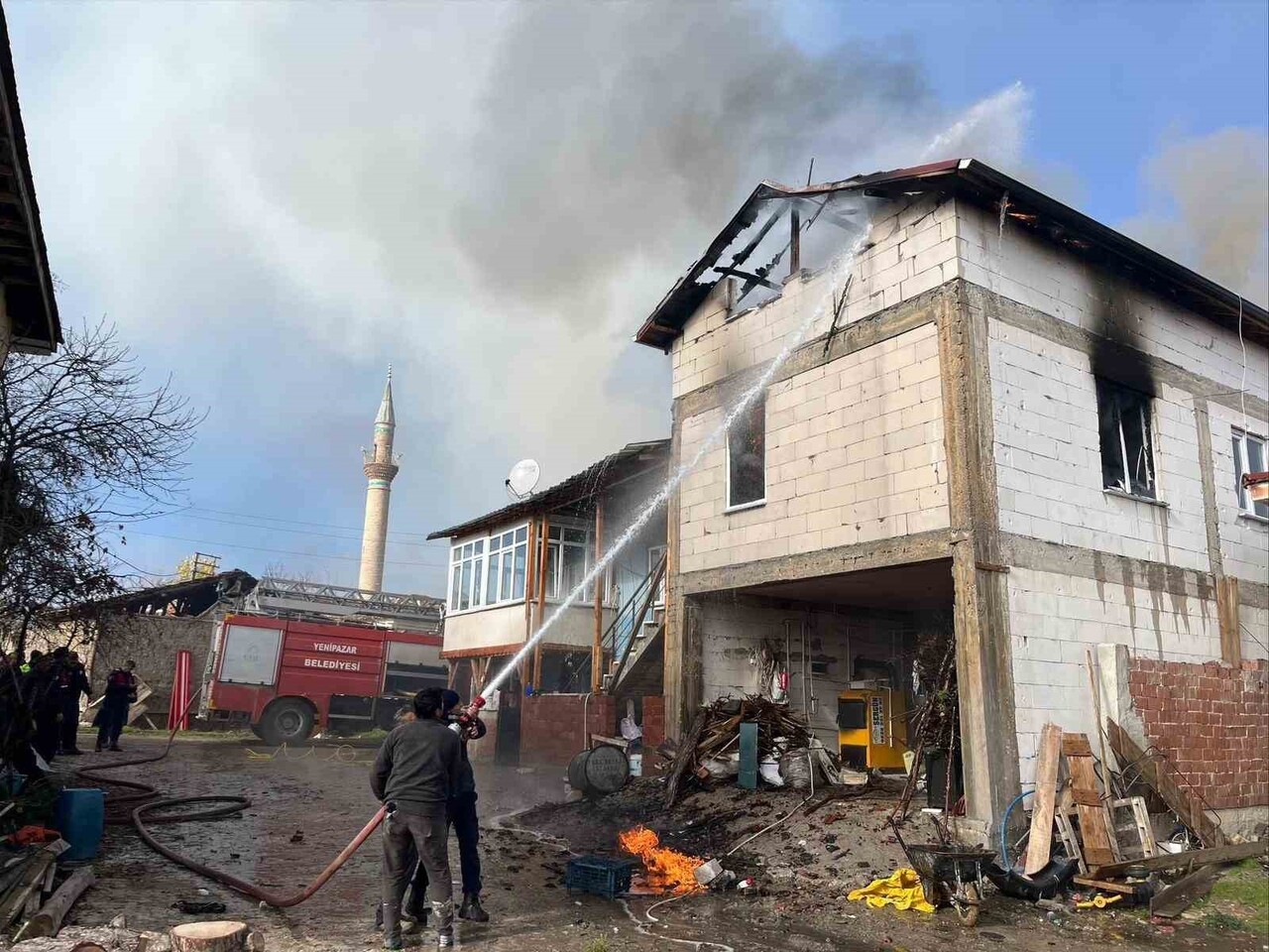 BİLECİK'TE ÇIKAN YANGINDAN 6 BÜYÜKBAŞ VE 40 KÜÇÜKBAŞ HAYVAN SON ANDA KURTARILDI