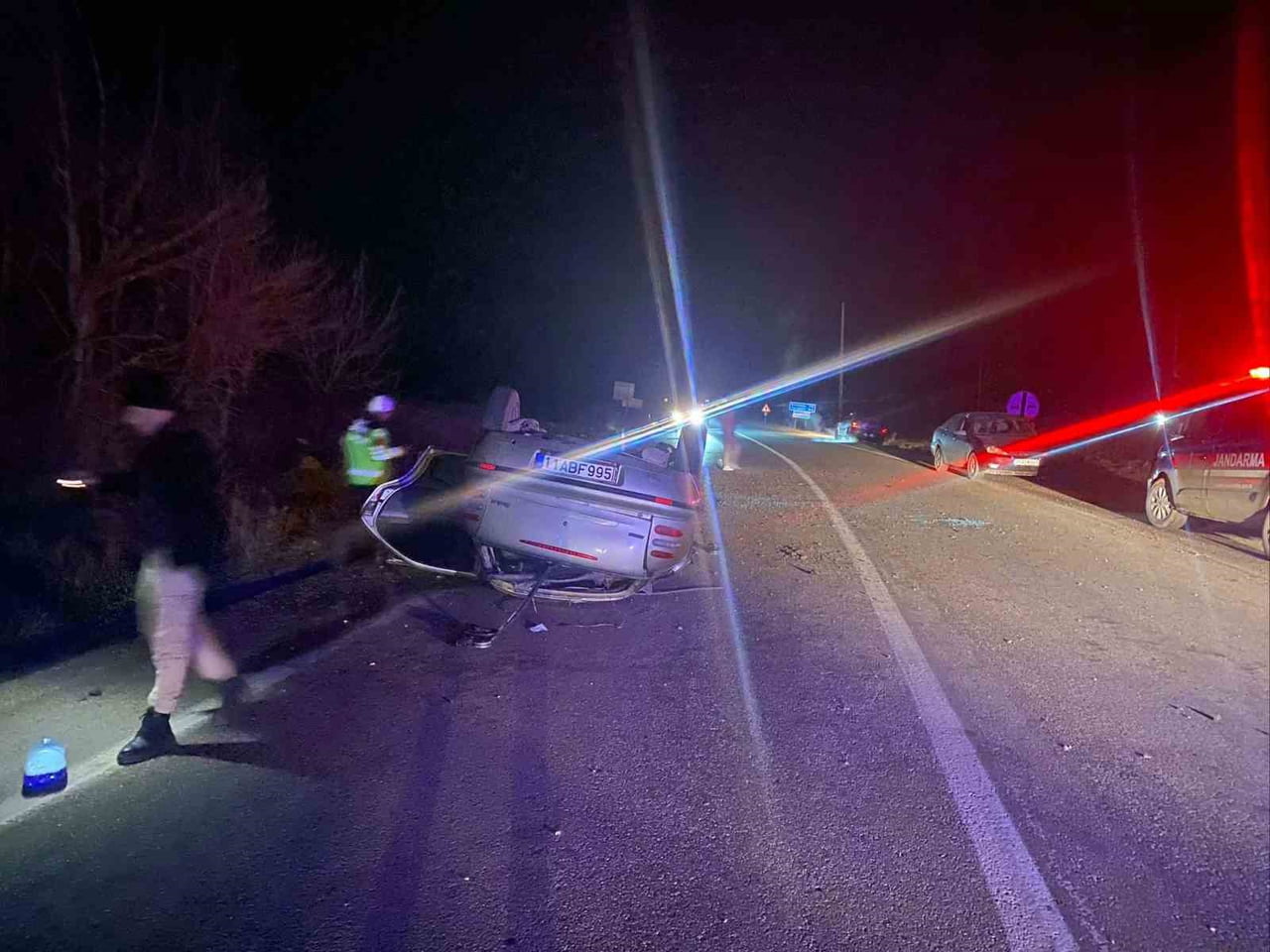 BİLECİK'TE KONTROLDEN ÇIKAN OTOMOBİL TAKLA ATTI; SÜRÜCÜ AĞIR YARALI