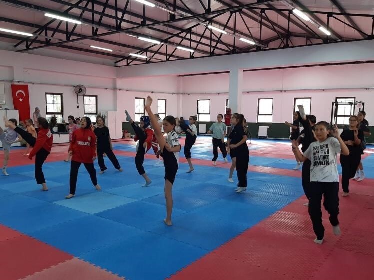 BİLECİK'TE TAEKWONDO ANTRENMANLARI ARALIKSIZ SÜRÜYOR