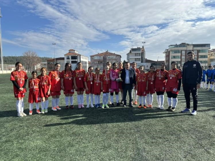 BİLECİK'TE YILDIZ KIZLAR FUTBOL MÜSABAKALARI SONA ERDİ
