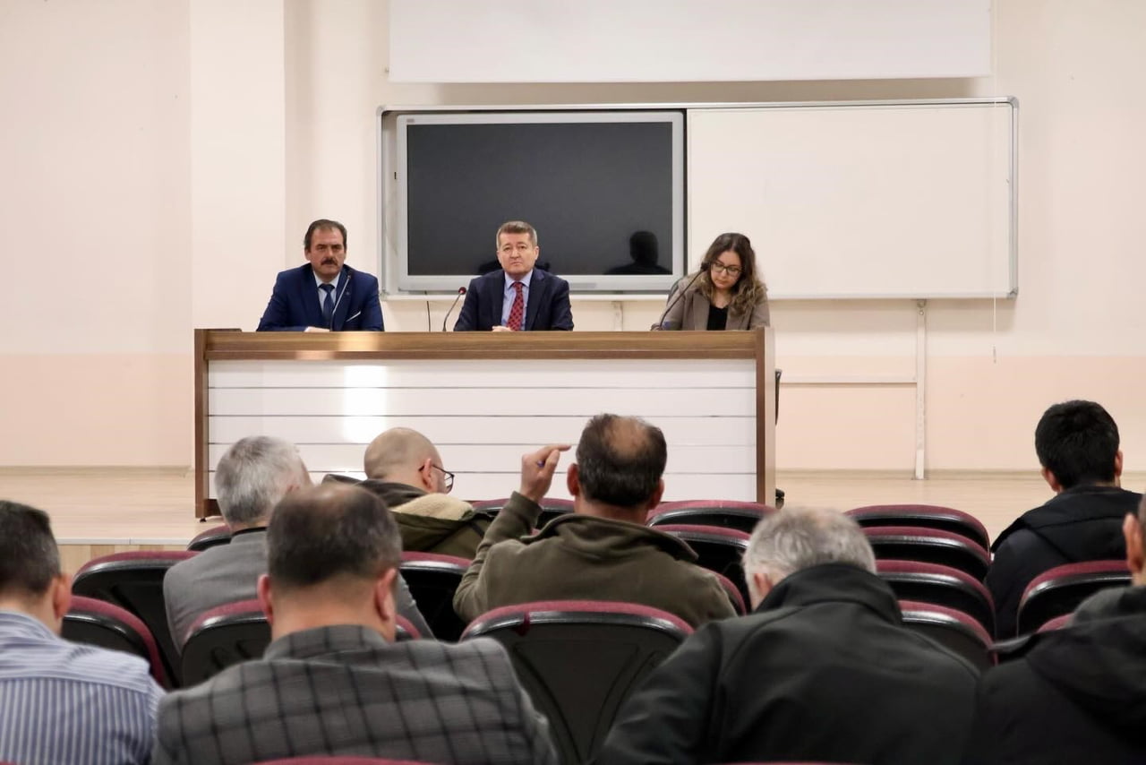 BİLECİK’TE DEVAMSIZLIKLA MÜCADELE TOPLANTISI GERÇEKLEŞTİRİLDİ