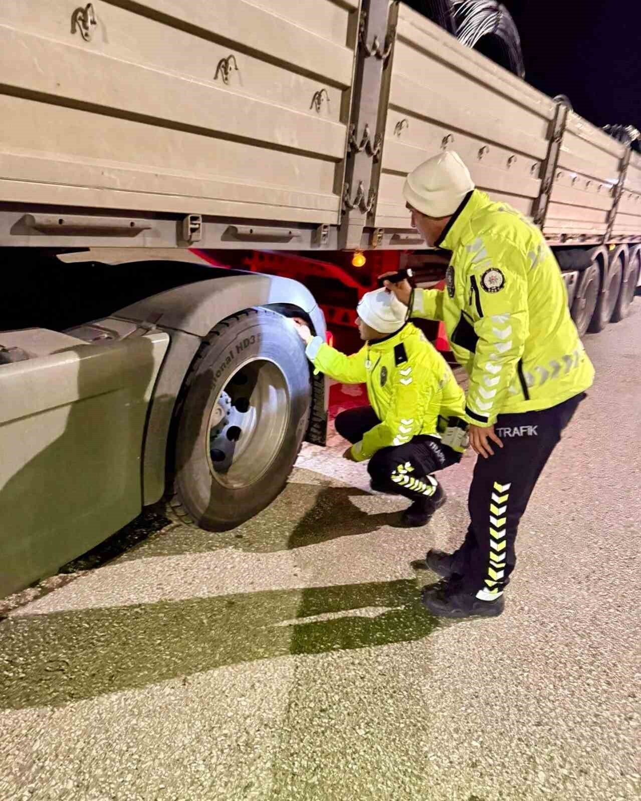 BİLECİK’TE KIŞ LASTİĞİ DENETİMLERİ SÜRÜYOR