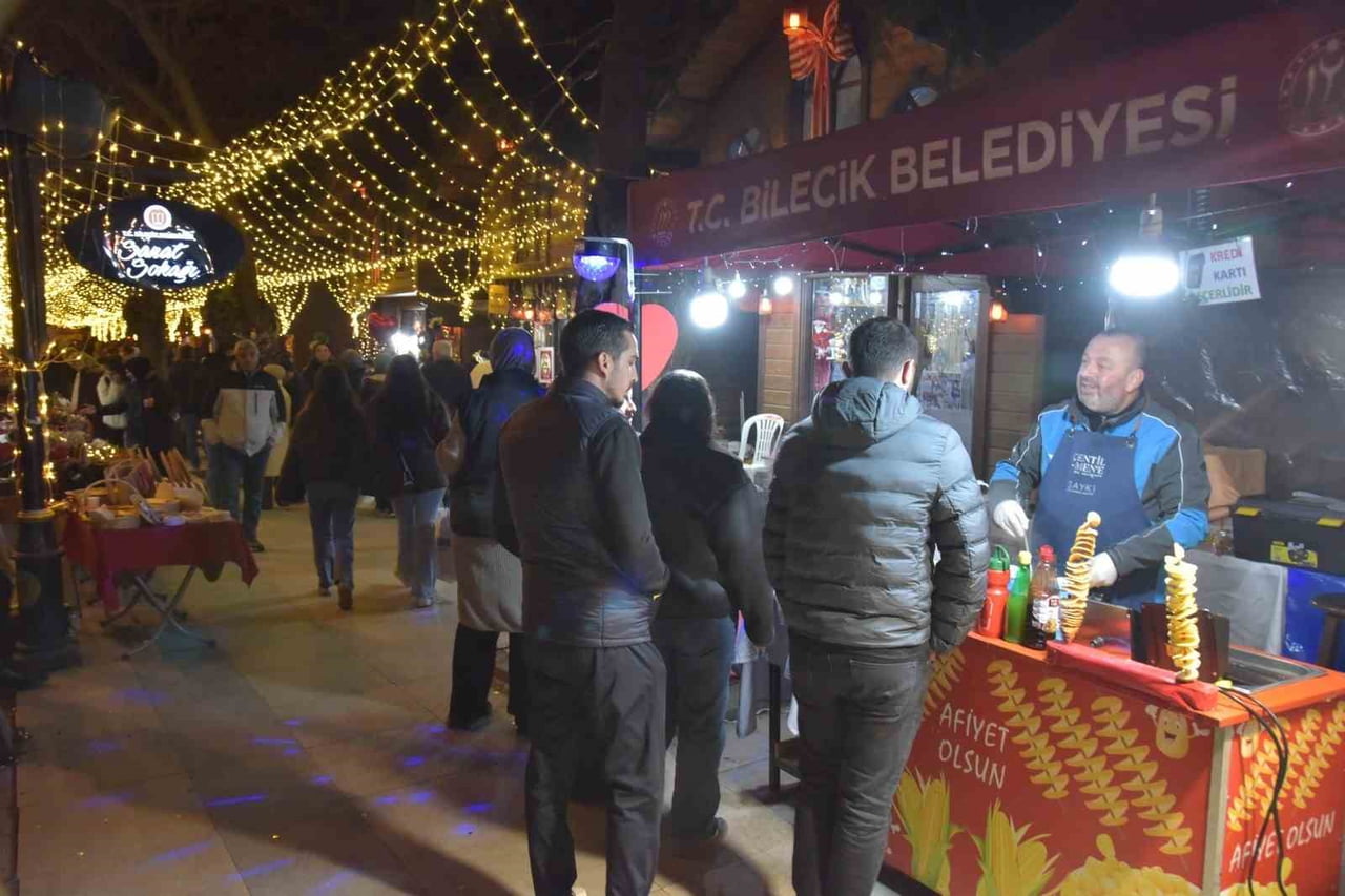 BİLECİK’TE SANAT SOKAĞINA YOĞUN İLGİ