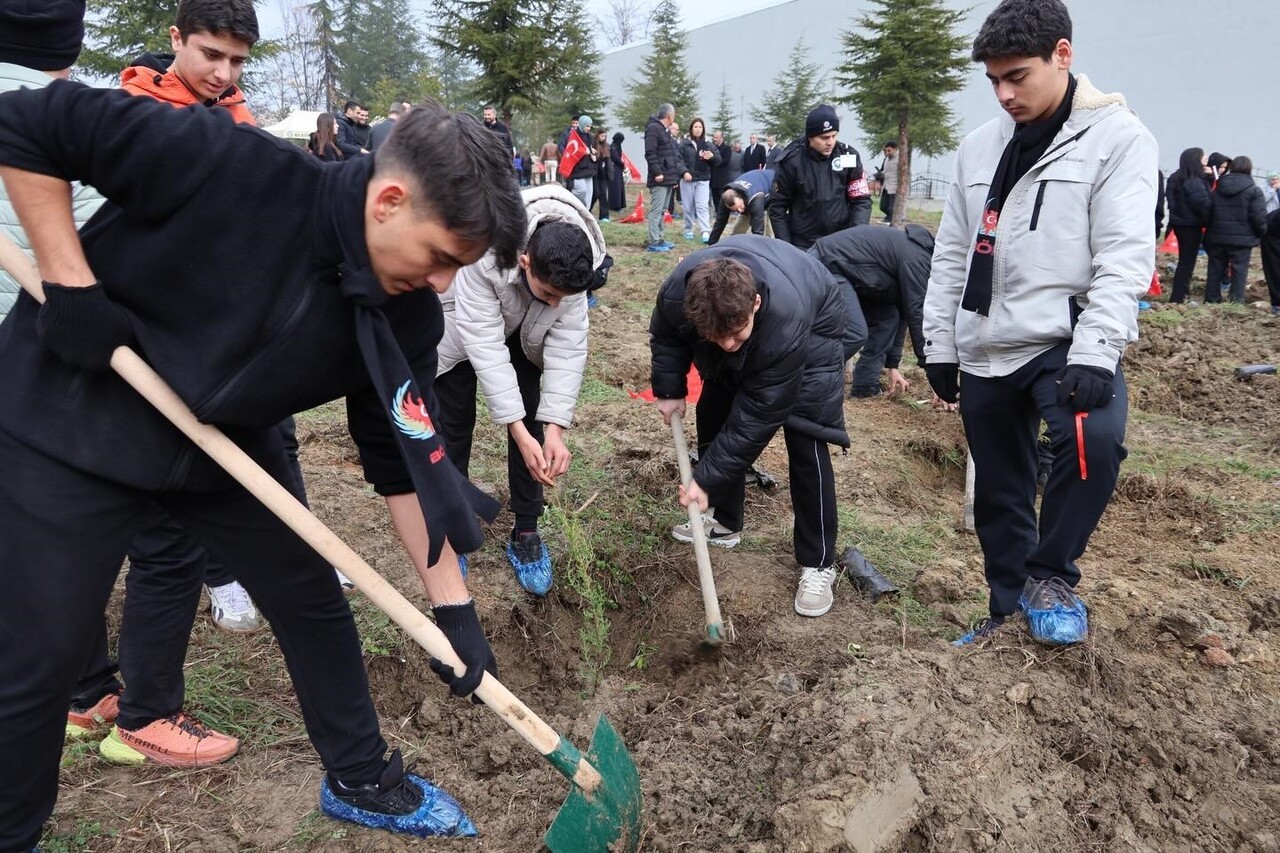 BİLECİK’TE ŞEHİTLER ADINA FİDAN DİKİMİ GERÇEKLEŞTİRİLDİ