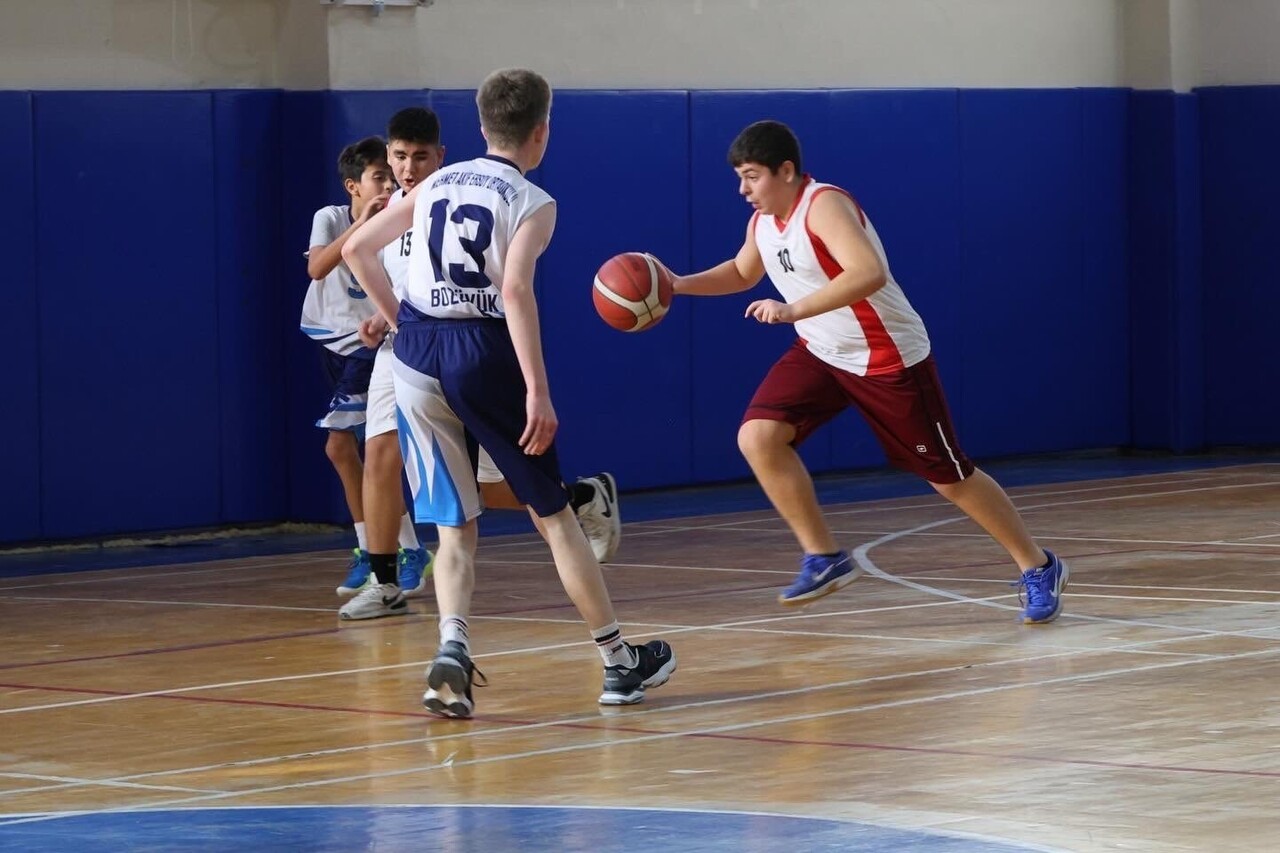 BİLECİK’TE YILDIZ BASKETBOL HEYECANI SÜRÜYOR