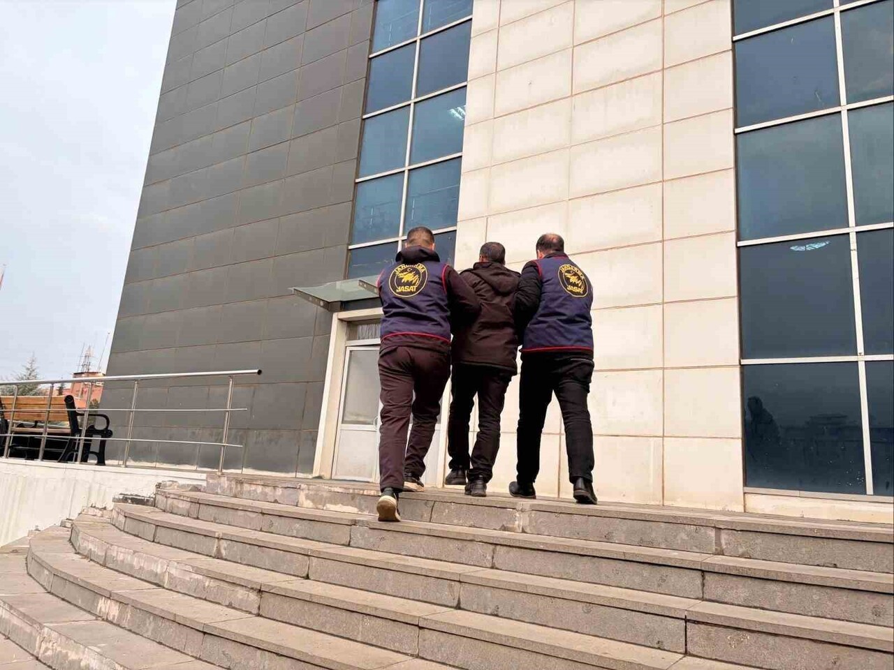 BİNGÖL’DE JANDARMA VE POLİS EKİPLERİ TARAFINDAN YAPILAN ÇALIŞMADA, KESİNLEŞMİŞ HASİS CEZASI...