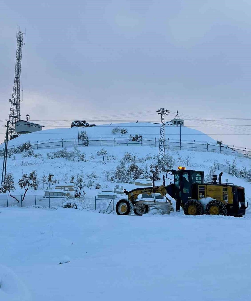 BİNGÖL’DE YOĞUN KAR YAĞIŞI: 80 KÖY YOLU KAPALI