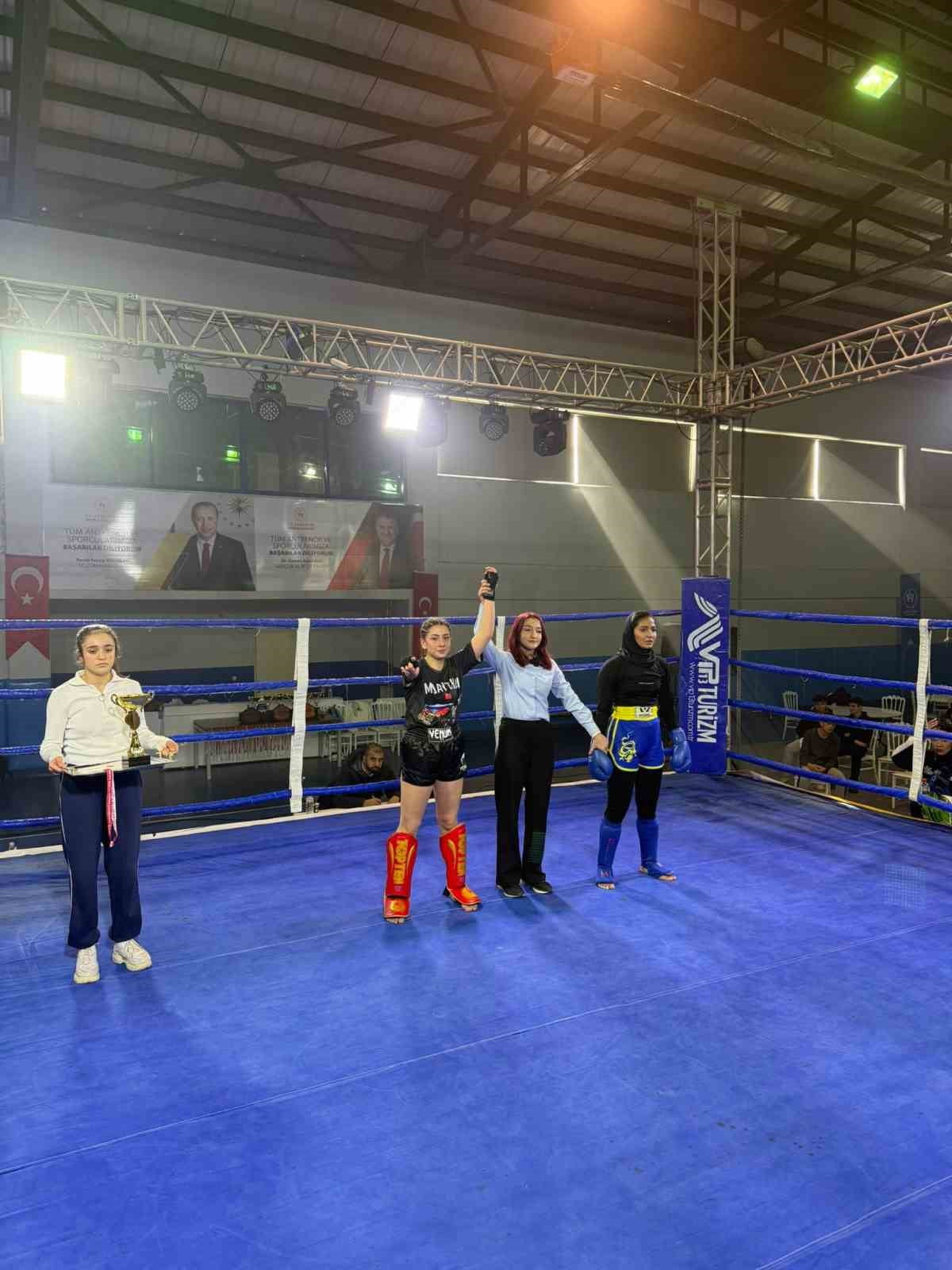 BİTLİS'İN TATVAN İLÇESİNDE DÜZENLENEN MUAYTHAİ ULUSLARARASI PROFESYONEL MÜSABAKALARI'NDA TUNCELİLİ...