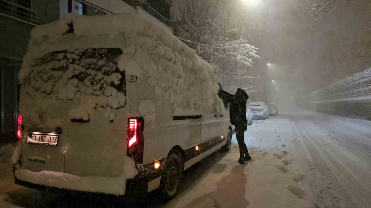 BİTLİS’İN TATVAN İLÇESİNDE GÜNDÜZ SAATLERİNDE BAŞLAYAN VE AKŞAM SAATLERİNE DOĞRU ETKİSİNİ ARTIRAN...