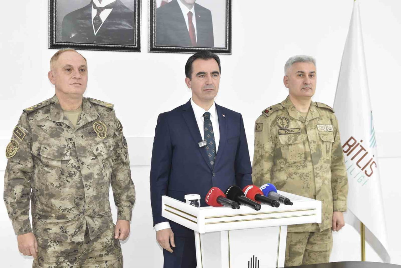 BİTLİS VALİSİ AHMET KARAKAYA, 2025 YILINDA İL GENELİNDE MEYDANA GELEN ASAYİŞ OLAYLARINI...