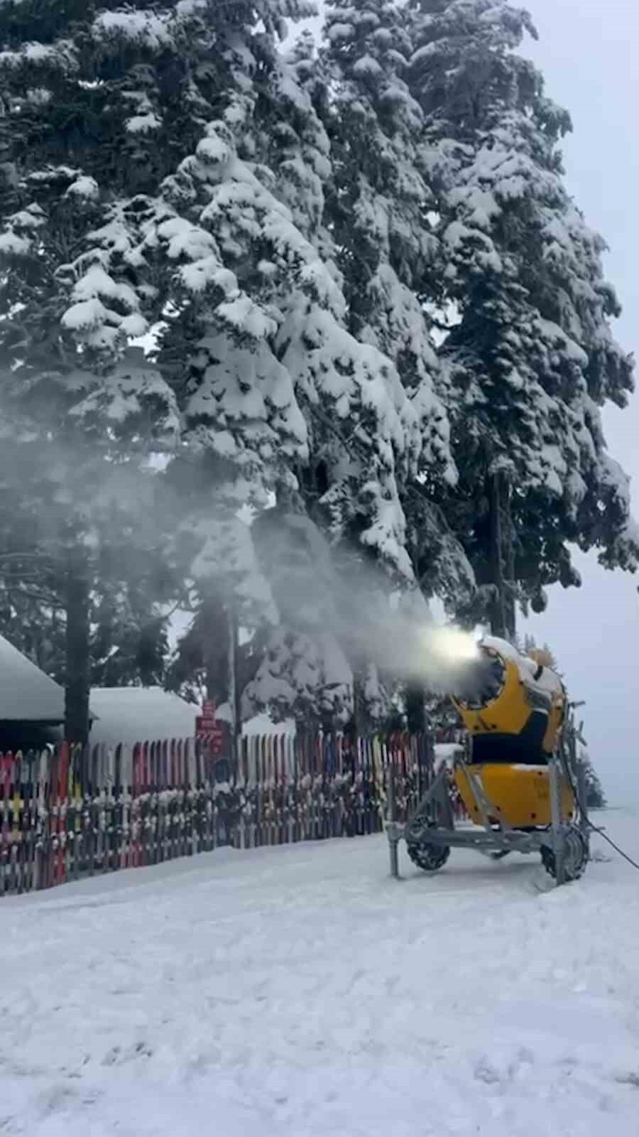 BOLU'NUN GEREDE İLÇESİNDE BULUNAN ARKUT DAĞI KAYAK MERKEZİ'NDE YAPAY KAR ÜRETİM SİSTEMİ KURULDU....