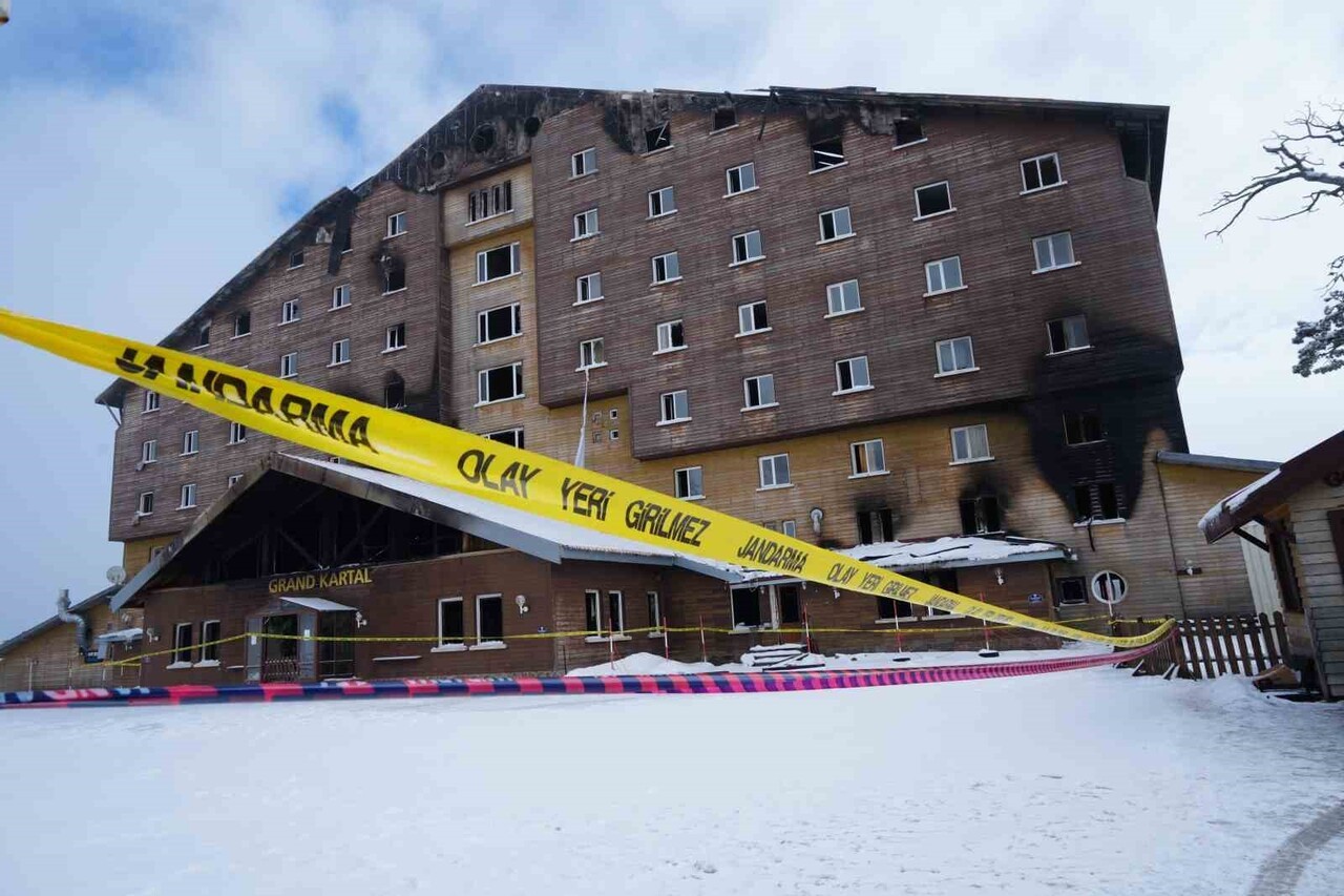 BOLU’DA 78 KİŞİNİN HAYATINI KAYBETTİĞİ, DÜNYANIN EN BÜYÜK 6. OTEL YANGINI OLARAK KABUL EDİLEN...