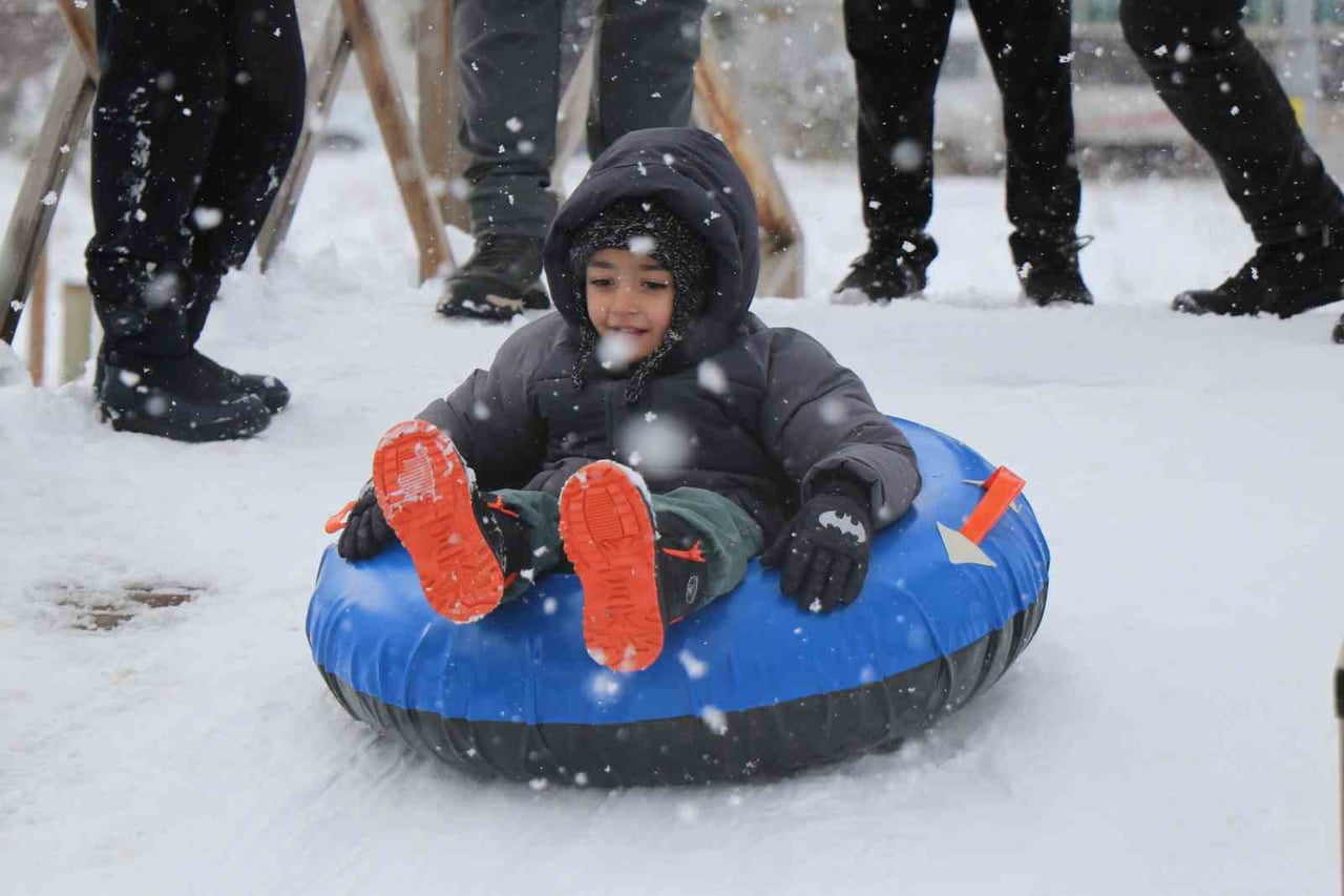 BOLU’DA ETKİLİ OLAN YOĞUN KAR YAĞIŞI VE BUZLANMA RİSKİ NEDENİYLE İL GENELİNDE EĞİTİM-ÖĞRETİME 29...