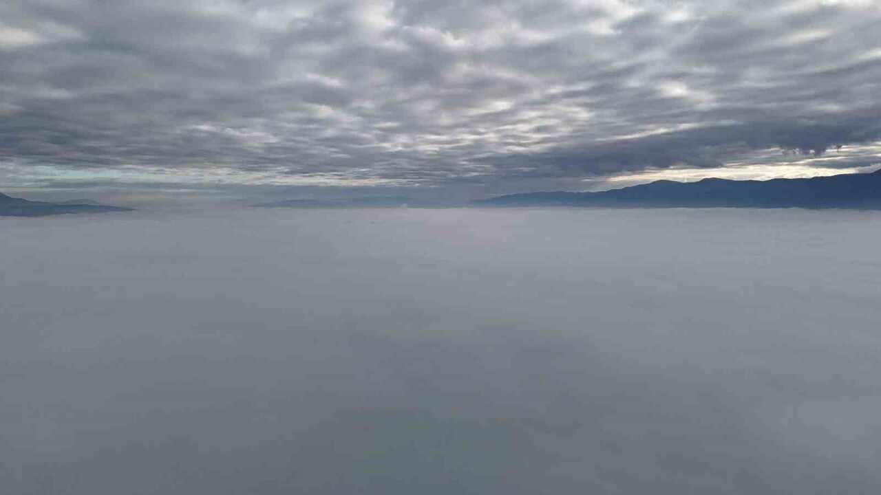 BOLU’DA SABAH SAATLERİNDEN İTİBAREN ETKİLİ OLAN SİS TABAKASI HAVADAN DRONLA...