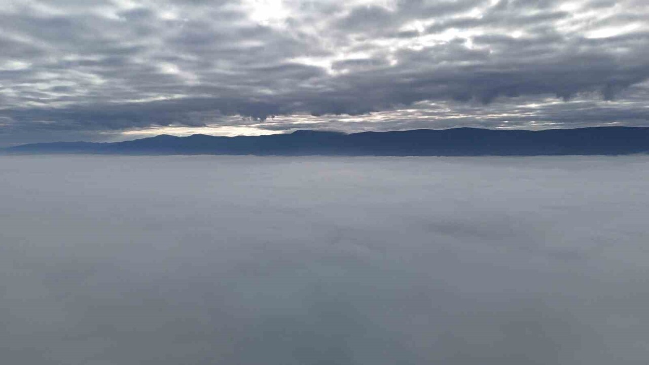 BOLU’DA SABAH SAATLERİNDEN İTİBAREN ETKİLİ OLAN SİS TABAKASI HAVADAN DRONLA...