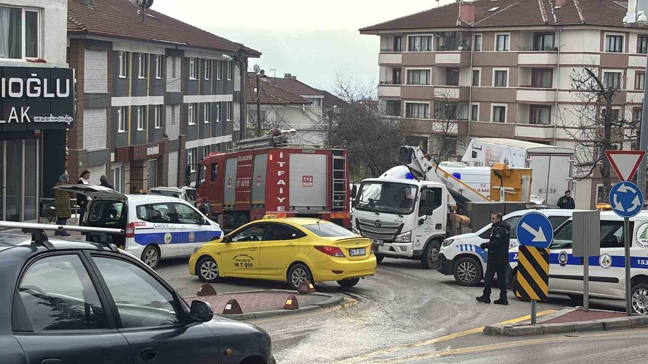 BOLU’DA ÜST KATLARI OTEL OLARAK KULLANILAN BİR 5 KATLI BİR İŞ MERKEZİNİN ELEKTRİK PANOSUNDA ÇIKAN...