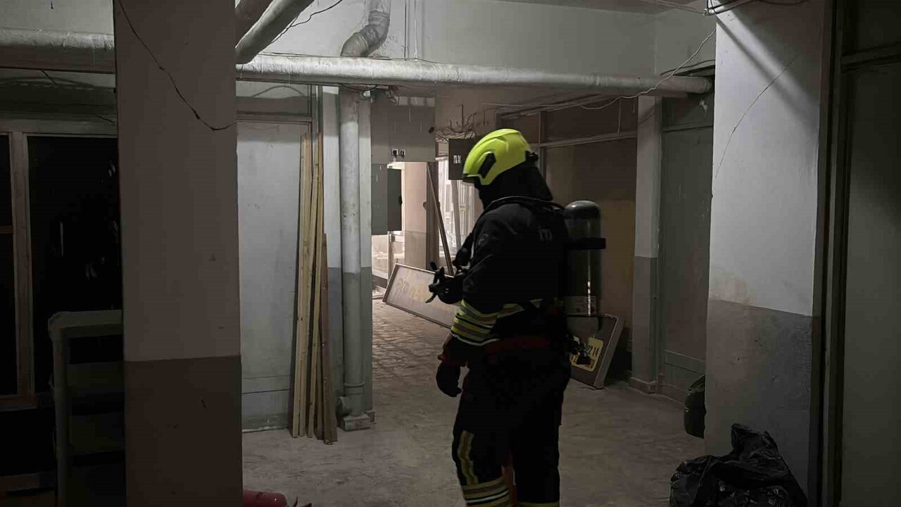 BOLU’DA ÜST KATLARI OTEL OLARAK KULLANILAN BİR 5 KATLI BİR İŞ MERKEZİNİN ELEKTRİK PANOSUNDA ÇIKAN...