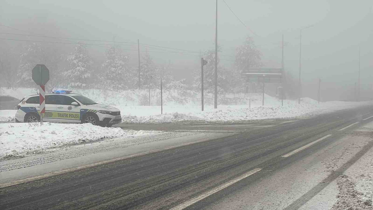 BOLU DAĞI’NDA KAR YAĞIŞI ETKİLİ OLUYOR
