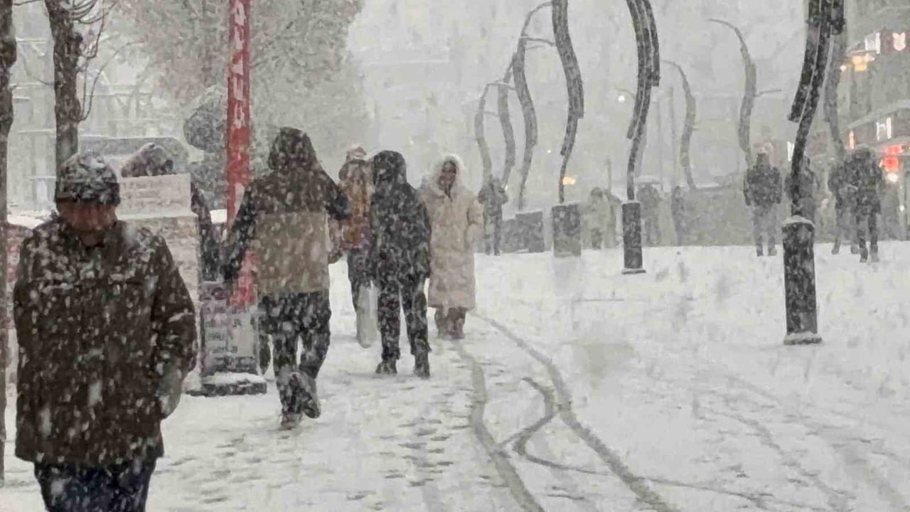 BOLU VALİLİĞİ, BU GECE SAATLERİNDEN İTİBAREN KENT GENELİNDE, ÖZELLİKLE YÜKSEK KESİMLERDE ETKİLİ...