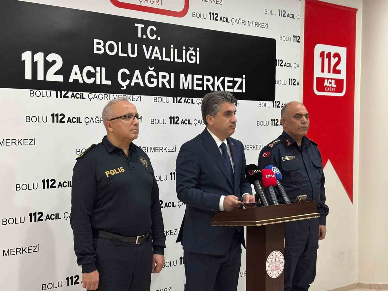 BOLU VALİSİ ABDULAZİZ AYDIN, YENİ YIL TEDBİRLERİ KAPSAMINDA 112 ACİL ÇAĞRI MERKEZİ’Nİ ZİYARET...
