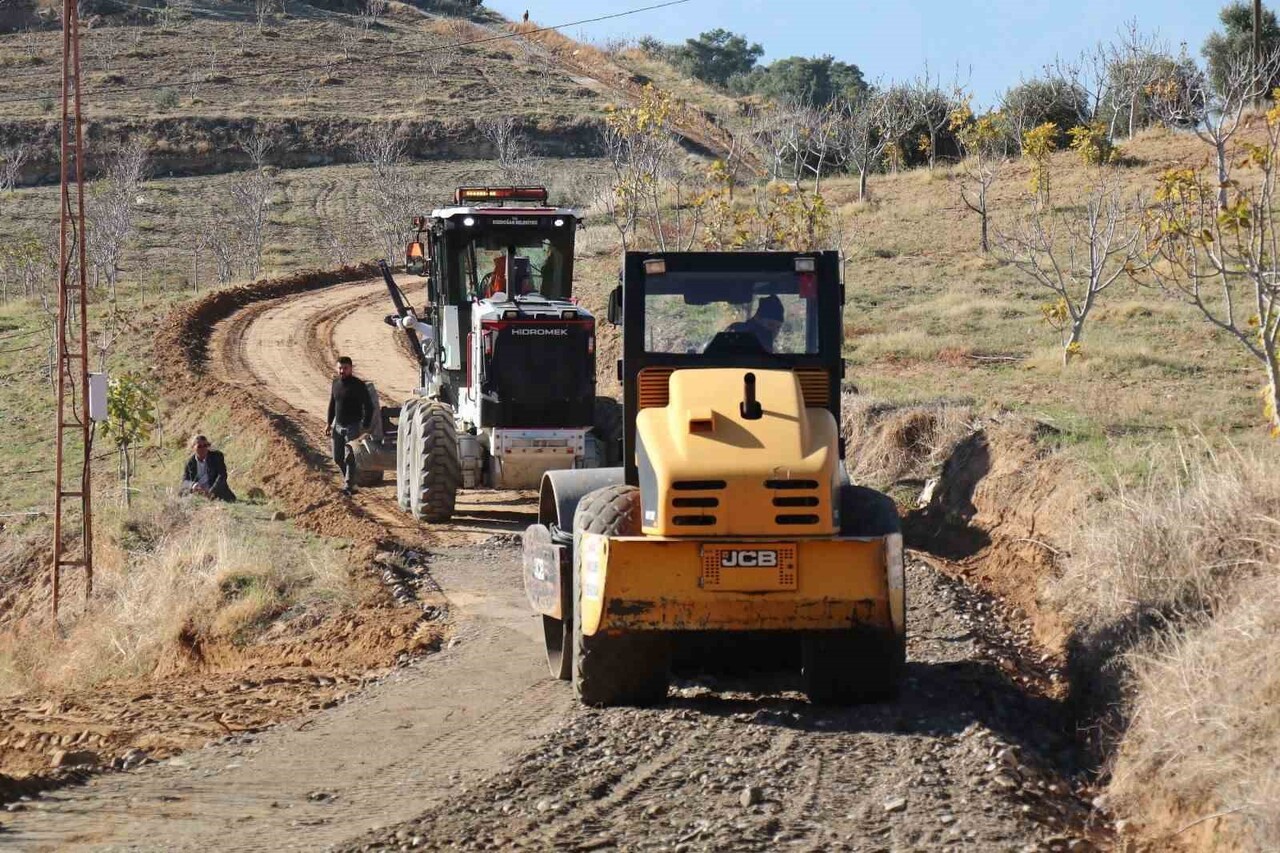 BOZDOĞAN BELEDİYESİ YOL ÇALIŞMALARINA DEVAM EDİYOR