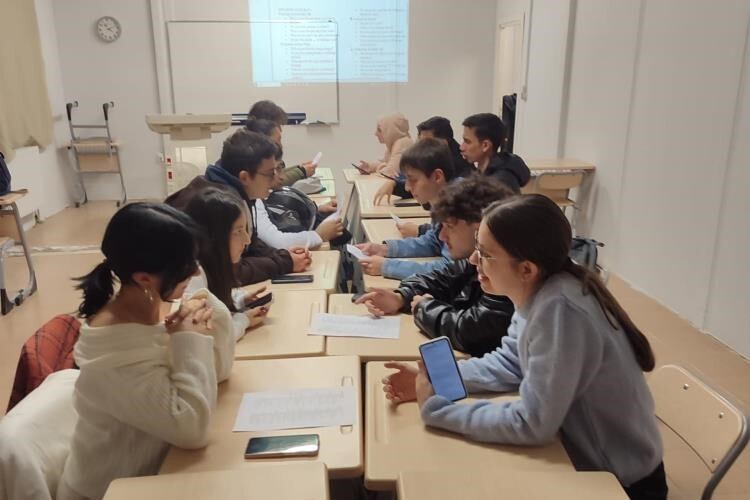 BŞEÜ' DE İNGİLİZCE PRATİK ETKİNLİĞİ