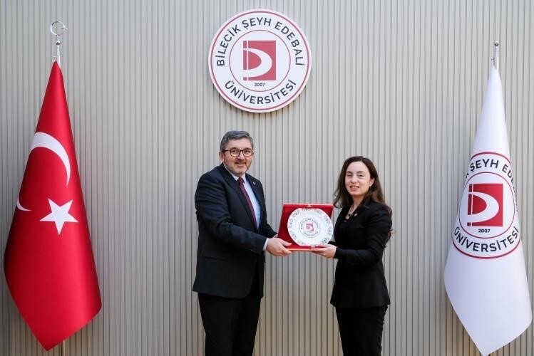 BŞEÜ ÖĞRETİM ÜYESİNE 'BİLİM HİZMET' ÖDÜLÜ