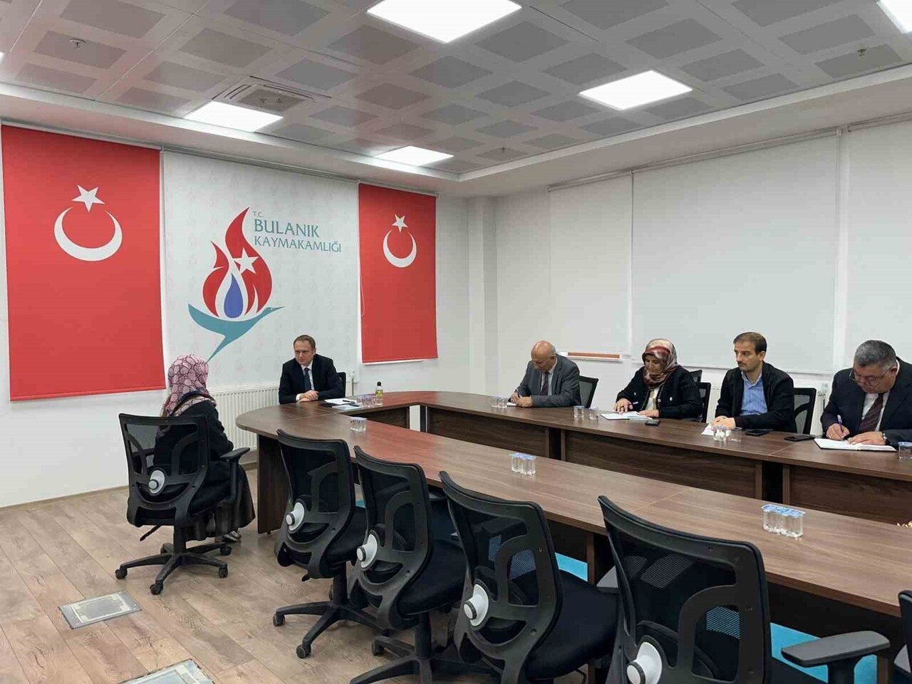 BULANIK'TA "HALK GÜNÜ" TOPLANTISI YAPILDI: SICAK BİR ORTAMDA VATANDAŞ-DEVLET BULUŞMASI