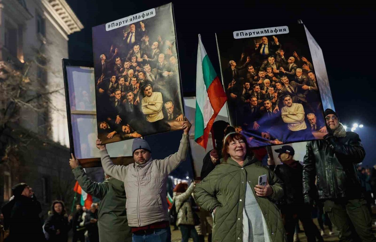 BULGARİSTAN'DA BAŞKENT SOFYA BAŞTA OLMAK ÜZERE 25'TEN FAZLA ŞEHİRDE DÜZENLENEN BÜYÜK ÇAPLI HÜKÜMET...