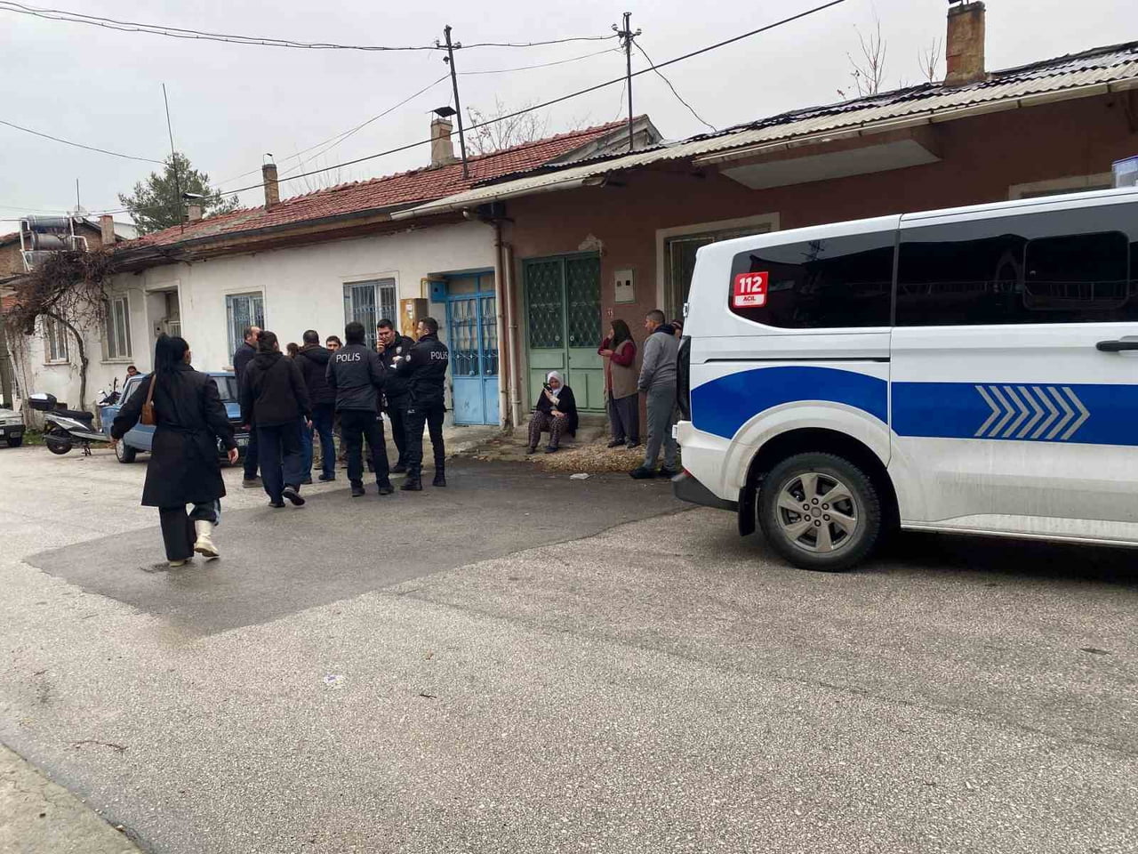 BURDUR'DA EŞİNİN ULAŞAMADIĞI 74 YAŞINDAKİ AYŞE KILIÇ EVİNDE ÖLÜ BULUNDU.