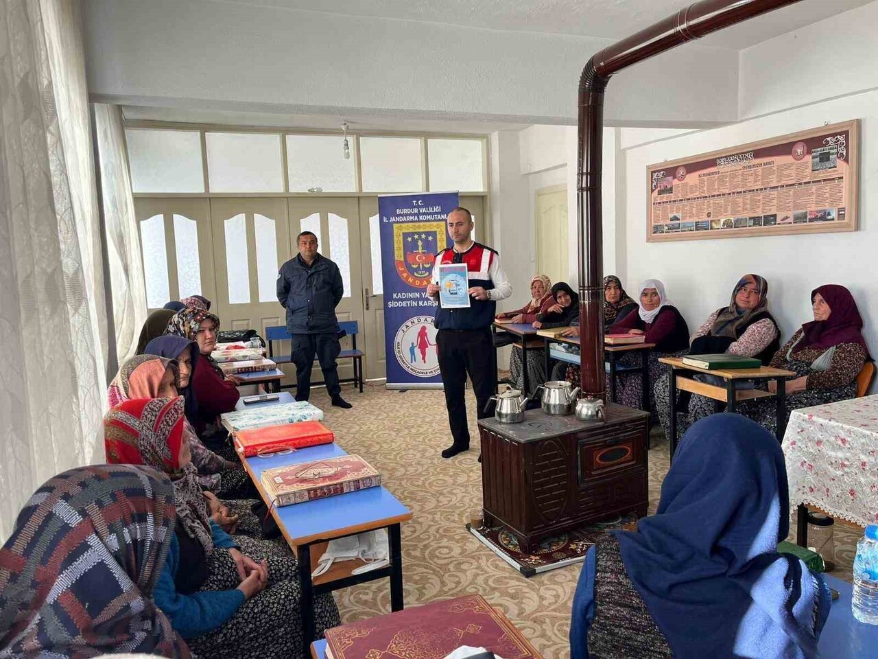 BURDUR'DA JANDARMA EKİPLERİ TARAFINDAN VATANDAŞA YÖNELİK BİLGİLENDİRME VE FARKINDALIK EĞİTİMLERİ...