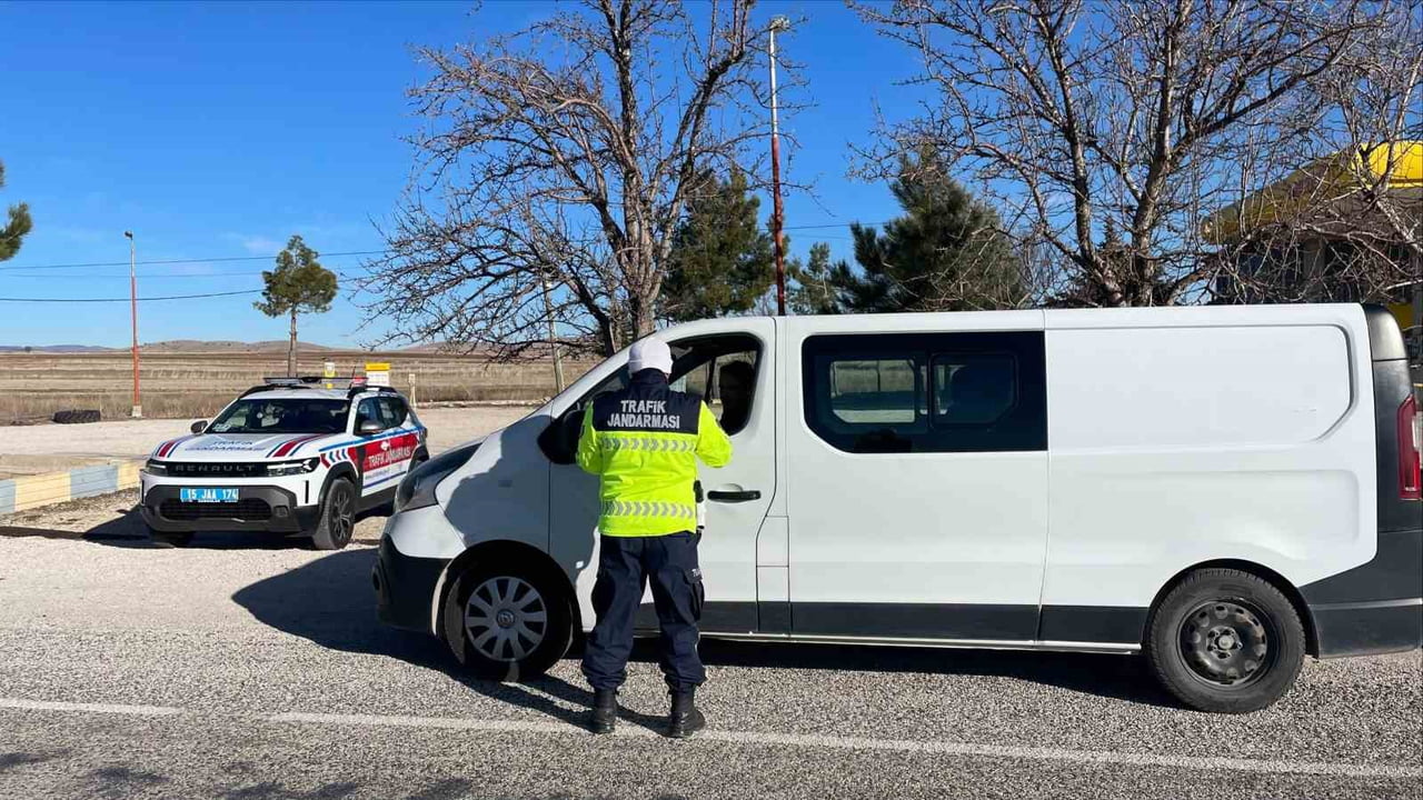 BURDUR'DA JANDARMA EKİPLERİ TARAFINDAN YAPILAN DENETİMLERDE 13 BİN 851 ARAÇ VE SÜRÜCÜSÜ KONTROL...