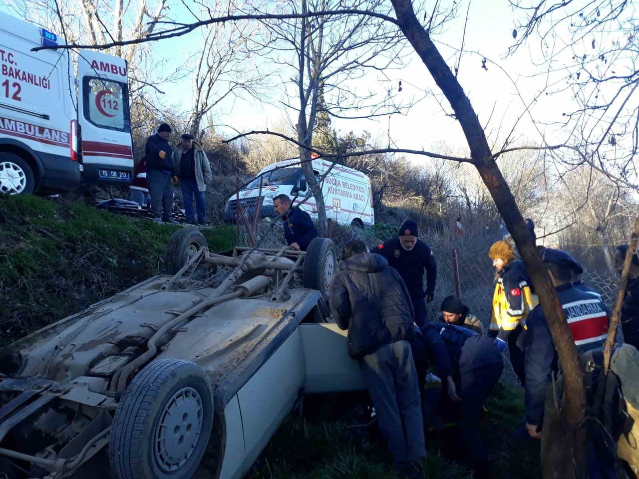 BURDUR'DA KONTROLDEN ÇIKAN OTOMOBİLİN TAKLA ATMASI SONUCU MEYDANA GELEN TRAFİK KAZASINDA OTOMOBİL...