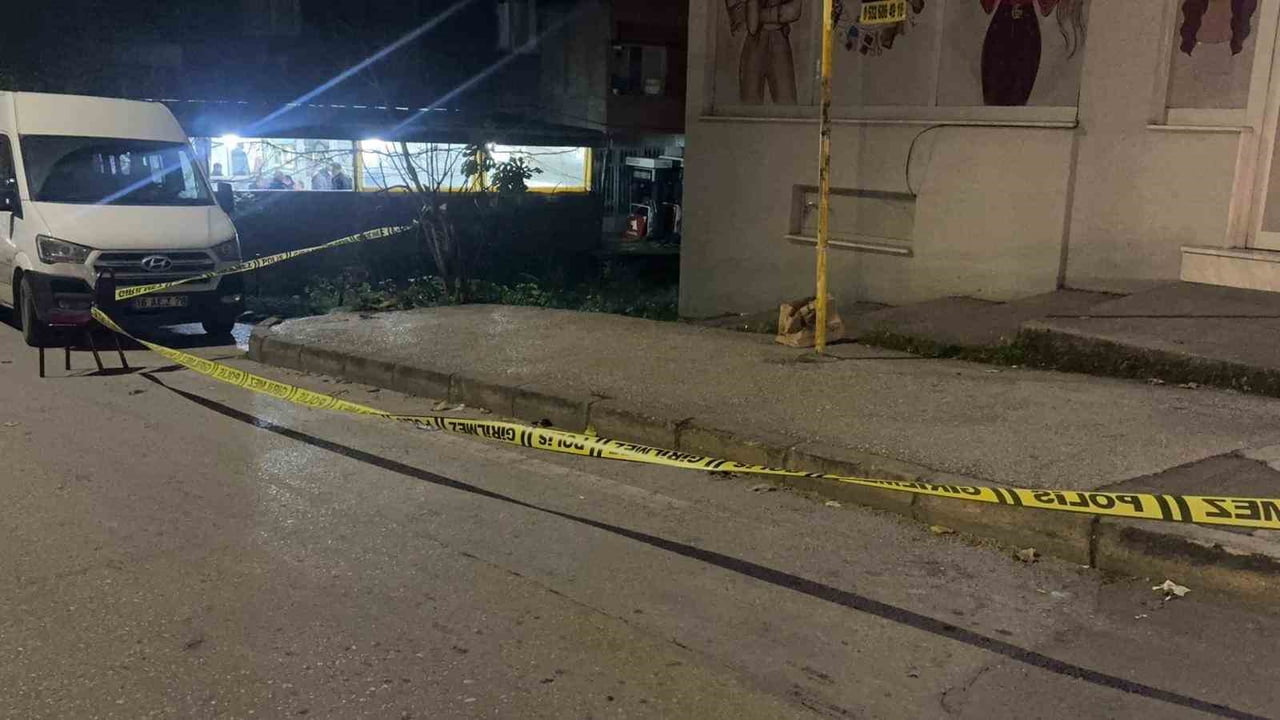 BURSA'DA ARAÇTAN ATEŞ EDEN VE 1 KİŞİNİN YARALANMASINA SEBEP OLAN ZANLI, ÇIKARILDIĞI MAHKEMECE...