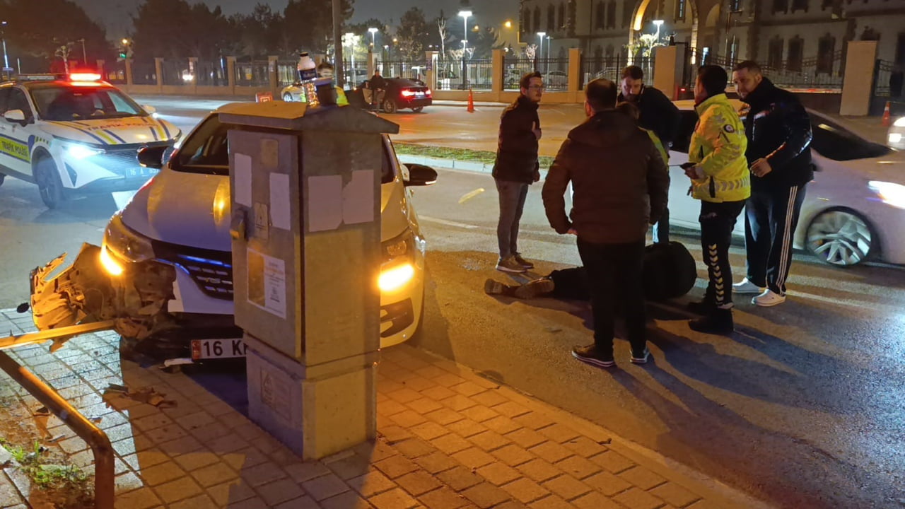 BURSA'NIN İNEGÖL İLÇESİNDE BİR ARACIN SIKIŞTIRMASI SONUCU DİREKSİYON HAKİMİYETİ KAYBOLAN OTOMOBİL...