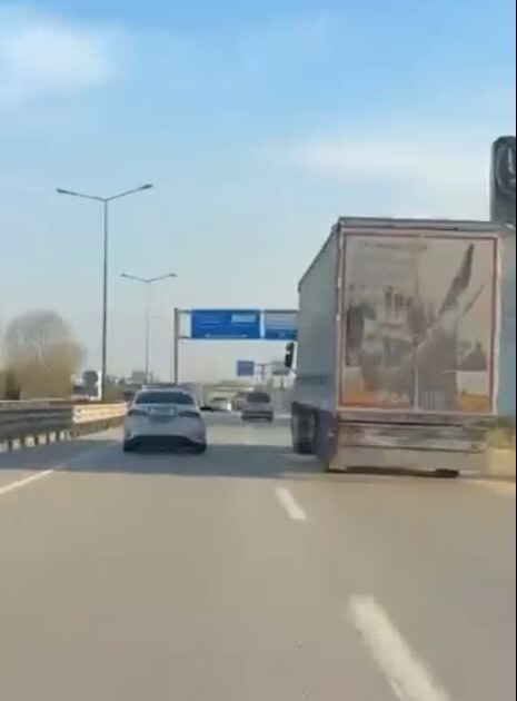 BURSA'NIN İNEGÖL İLÇESİNDE DUR İHTARINA UYMAYAN TIR'IN SÜRÜCÜSÜ BÖLGE TRAFİK EKİPLERİ TARAFINDAN...