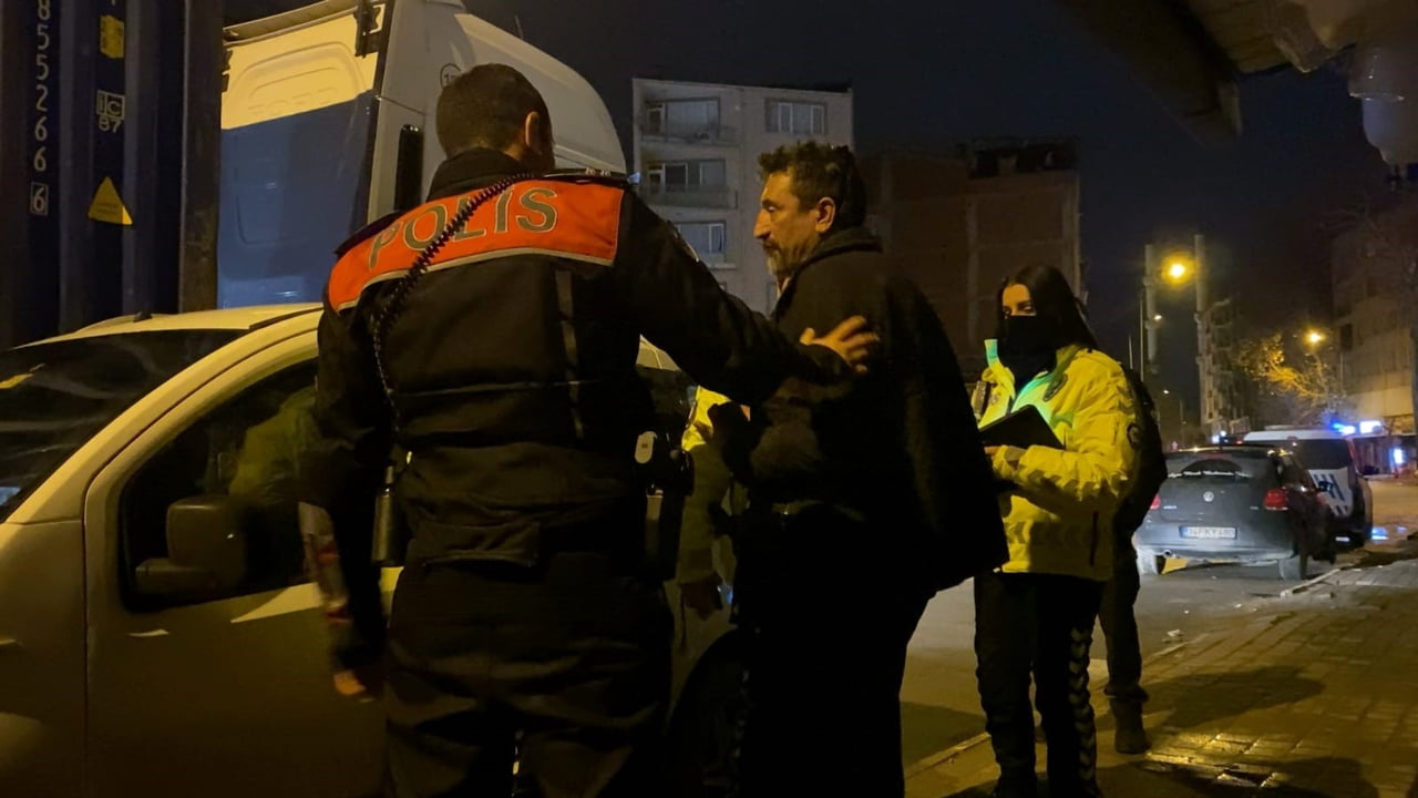 BURSA'NIN İNEGÖL İLÇESİNDE EMNİYET EKİPLERİNCE, ŞEHİR İÇİNE GİRİŞİ YASAK OLDUĞU İÇİN DURDURDUKLARI...