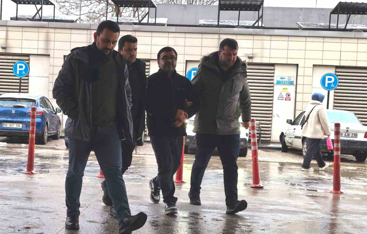 BURSA'NIN İNEGÖL İLÇESİNDE HAKKINDA 11 YIL KESİNLEŞMİŞ HAPİS CEZASI BULUNAN CEZAEVİ FİRARİSİ...