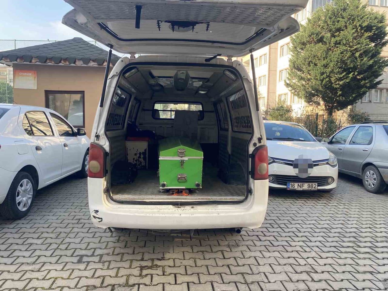 BURSA'NIN MUDANYA İLÇESİNDE, EVİNDE ÖLÜ BULUNAN 80 YAŞINDAKİ KADININ ÖLÜMÜ ŞÜPHELİ OLARAK...