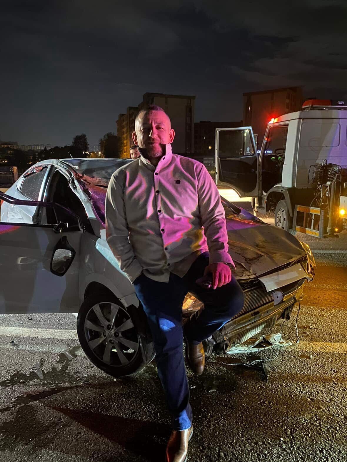 BURSA'NIN MUDANYA İLÇESİNDE KAZADAN BURNU BİLE KANAMADAN KURTULAN ARAÇ SÜRÜCÜSÜ, HURDAYA DÖNEN...