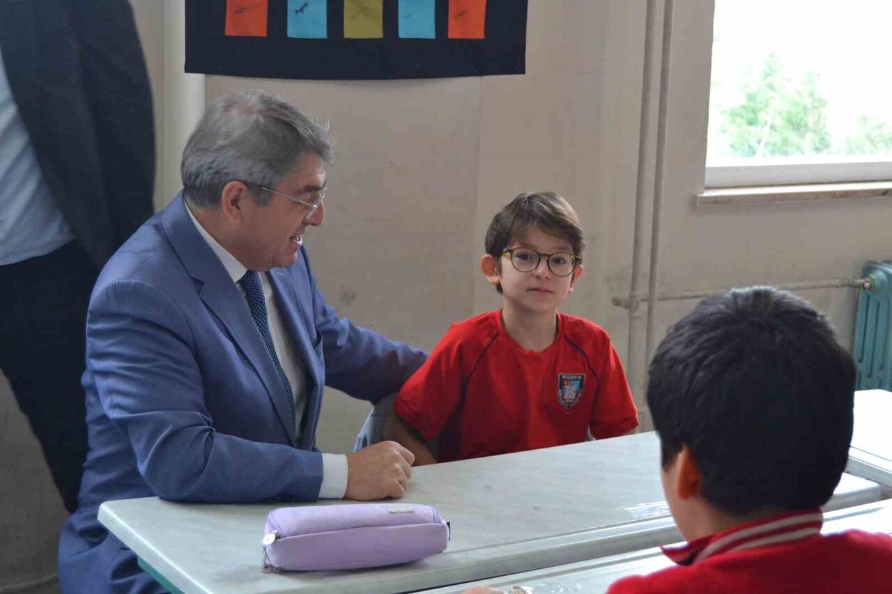 BURSA'NIN MUDANYA İLÇESİNDEKİ MÜTAREKE İLKOKULU, ERASMUS+ PROJESİ KAPSAMINDA İTALYA'DAN GELEN...