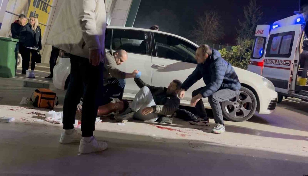 BURSA'NIN NİLÜFER İLÇESİNDE KÜÇÜK BASKETBOLCULARIN BEKLEME SALONUNDAKİ KOLTUĞUN SARKAN İPİYLE...