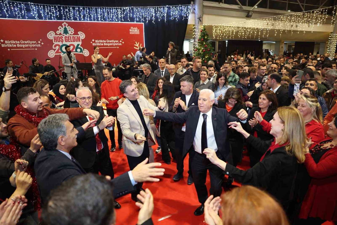 BURSA BÜYÜKŞEHİR BELEDİYE BAŞKANI MUSTAFA BOZBEY, BÜYÜKŞEHİR BELEDİYESİ ÇALIŞANLARIYLA YENİ YIL...