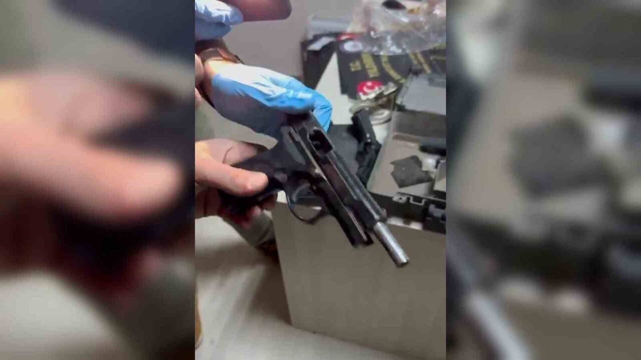 BURSA’DA KAÇAK SİLAH ATÖLYESİNE YILDIRIM OPERASYONU: ÇOK SAYIDA SİLAH ELE GEÇİRİLDİ